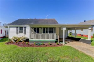 Front View of 122 Bussell Ferry Rd Lenoir City, TN, 37771