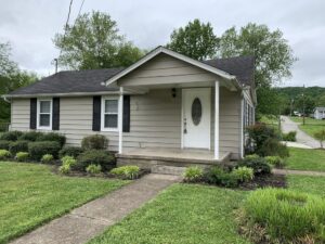 Front View of 500 Cherokee Ave Clinton, TN, 37716