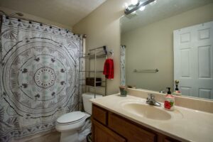 2nd bathroom view of 360 Hilltop Dr, Lenoir City, TN 37772