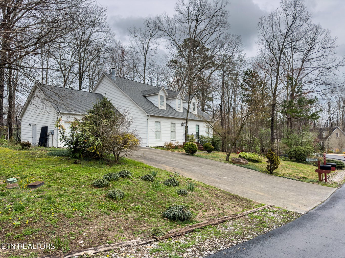 178 Chahyga Way 125 Fallberry St<br />
Oak Ridge, TN 37830