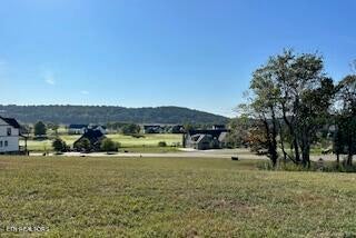 254 Hawks Bend 254 Hawks Bend<br />
Loudon, TN 37774